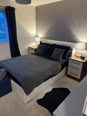 Cosy double bedroom in Newcastle upon Tyne - Access to shared kitchen, shared lounge and shared conservatory areas inc Sky TV and Netflix